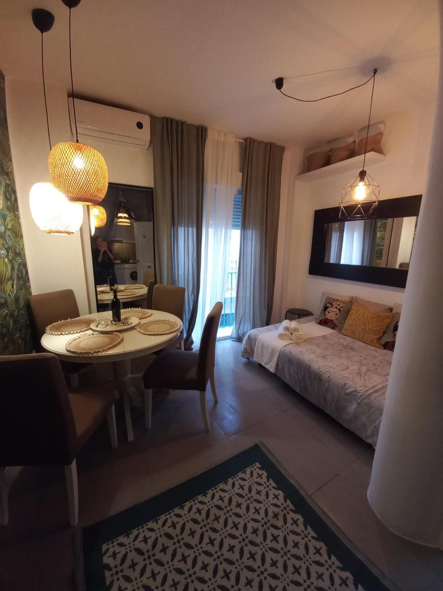 La Gitana Y El Rey Sol Apartment มาลากา ภายนอก รูปภาพ